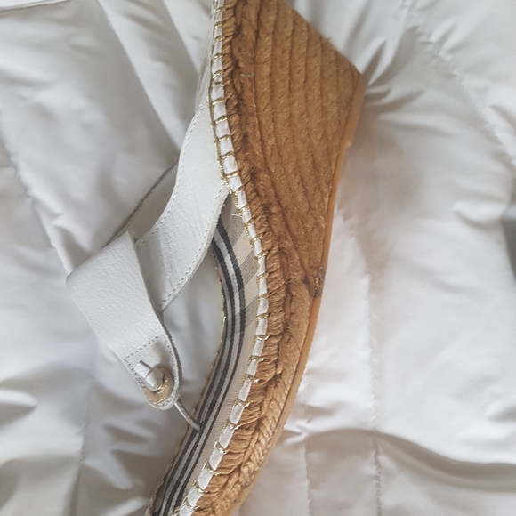 Authentic Burberry Shoes sized 41 - Picture 7 of 8